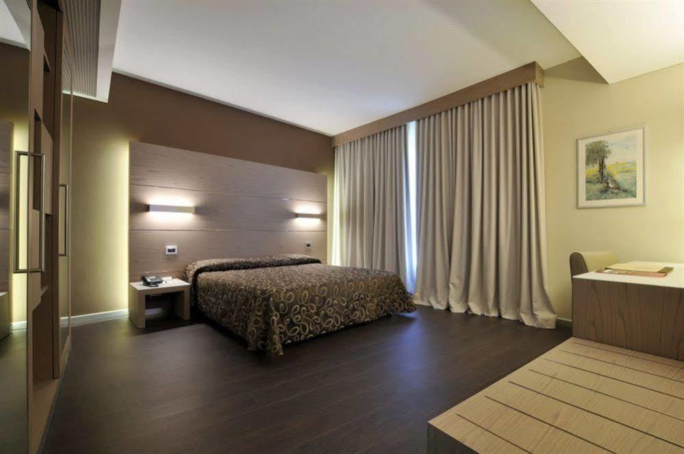 Hotel Federico II Jesi Extérieur photo